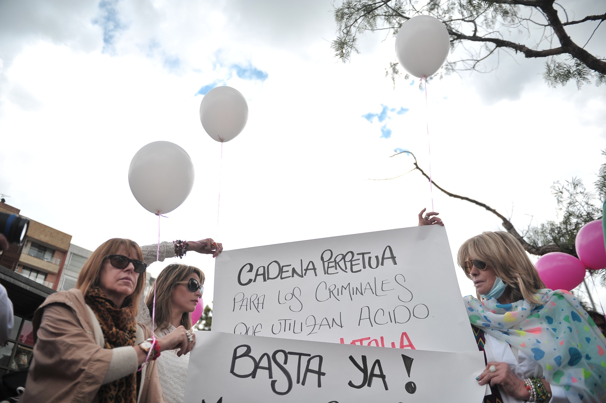 Sobrevivir a ataques con ácido en Colombia: dos historias y una misma deuda