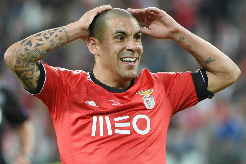 El uruguayo Maxi Pereira se va del Benfica para el Porto