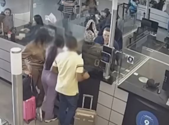 Así cayó funcionaria de Migración que pedía sobornos a pasajeros de El Dorado