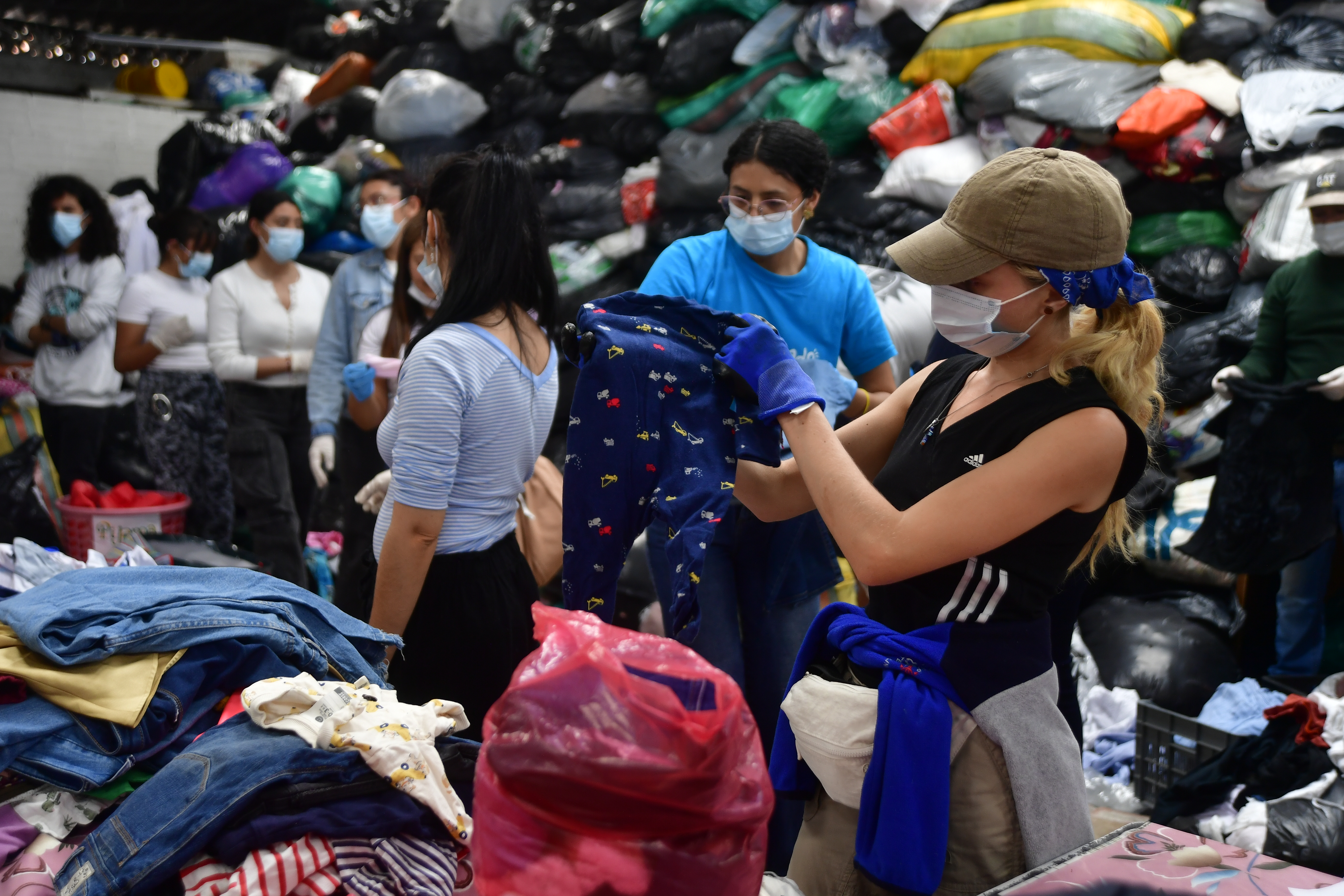 “Vístete de Esperanza”: así puede donar ropa para los afectados por el terremoto