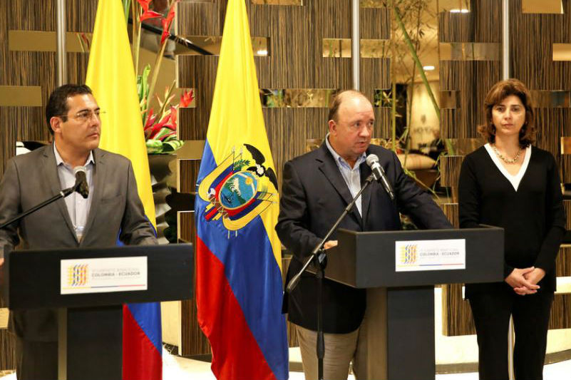 Ecuador dice que no se dejará amedrentar por narcotráfico en frontera con Colombia