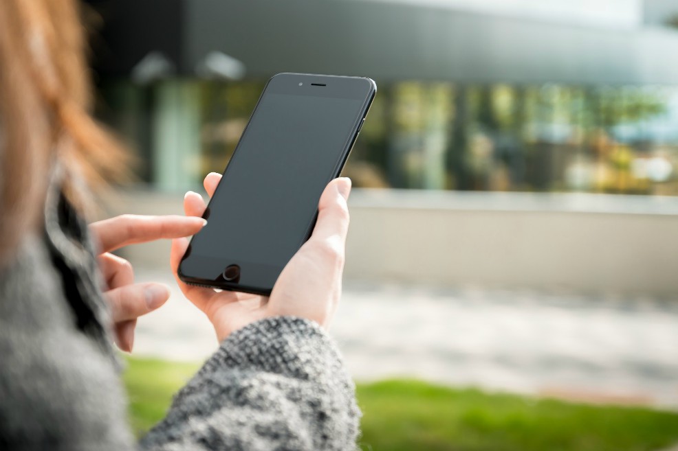 Francia prohíbe los celulares en las escuelas