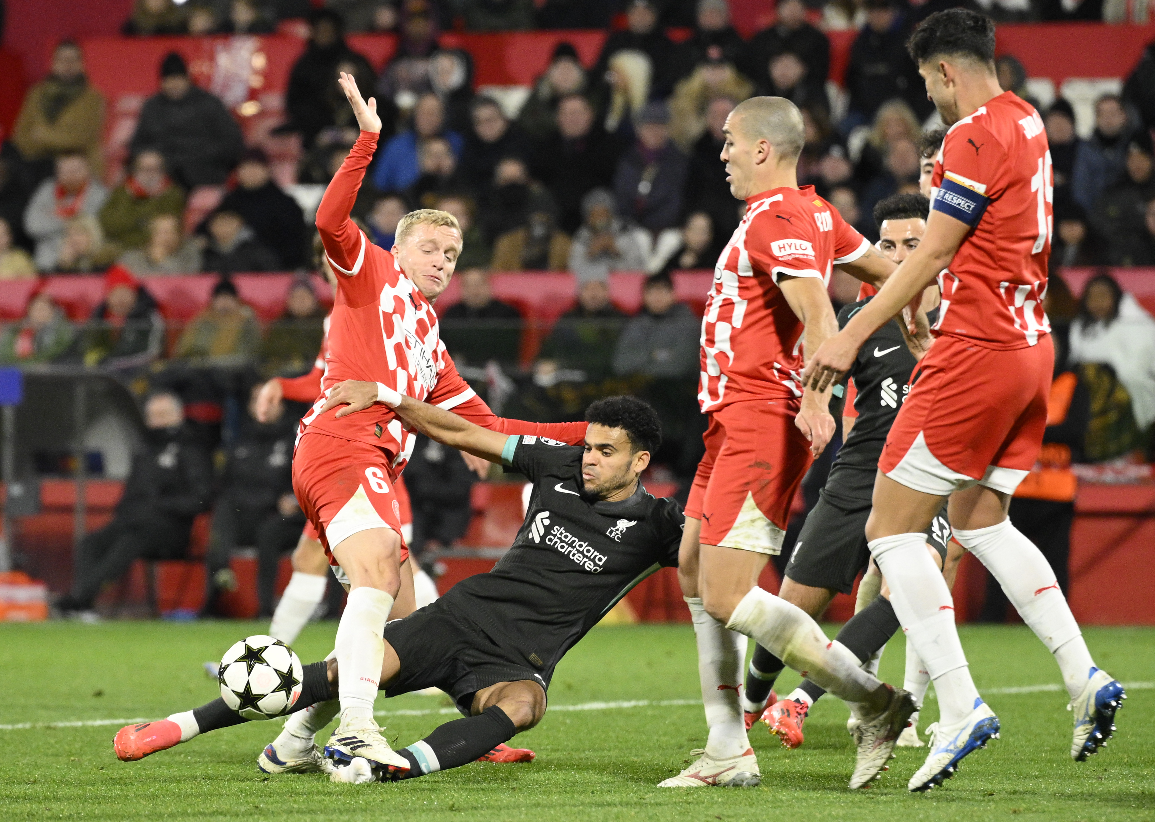 Liverpool, imparable: Luis Díaz le ganó el duelo a Yáser Asprilla en Champions