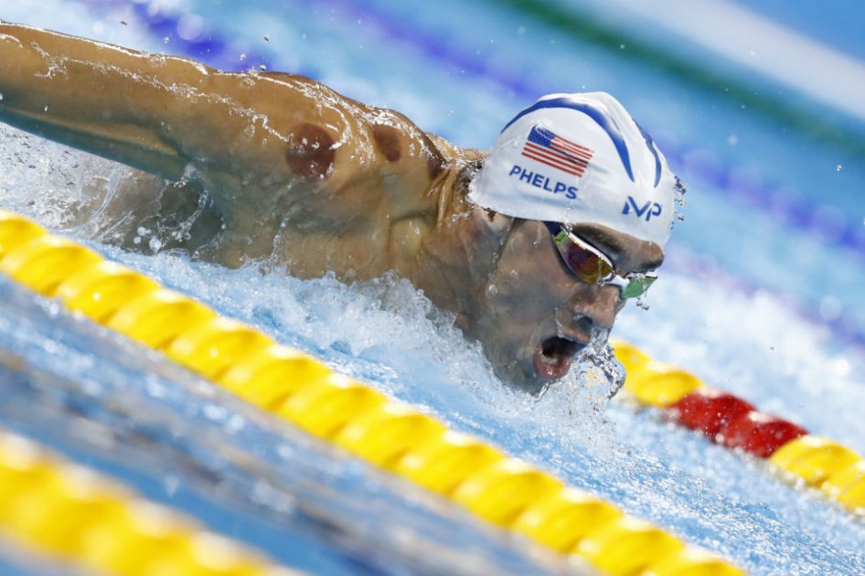 El nadador estadounidense Michael Phelps durante una prueba en los Juegos Olímpicos de Río 2016. / AFP