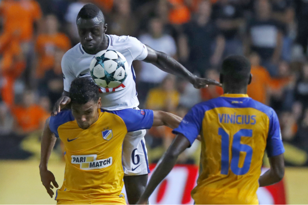 Davinson Sánchez fue titular en la victoria del Tottenham ante Apoel