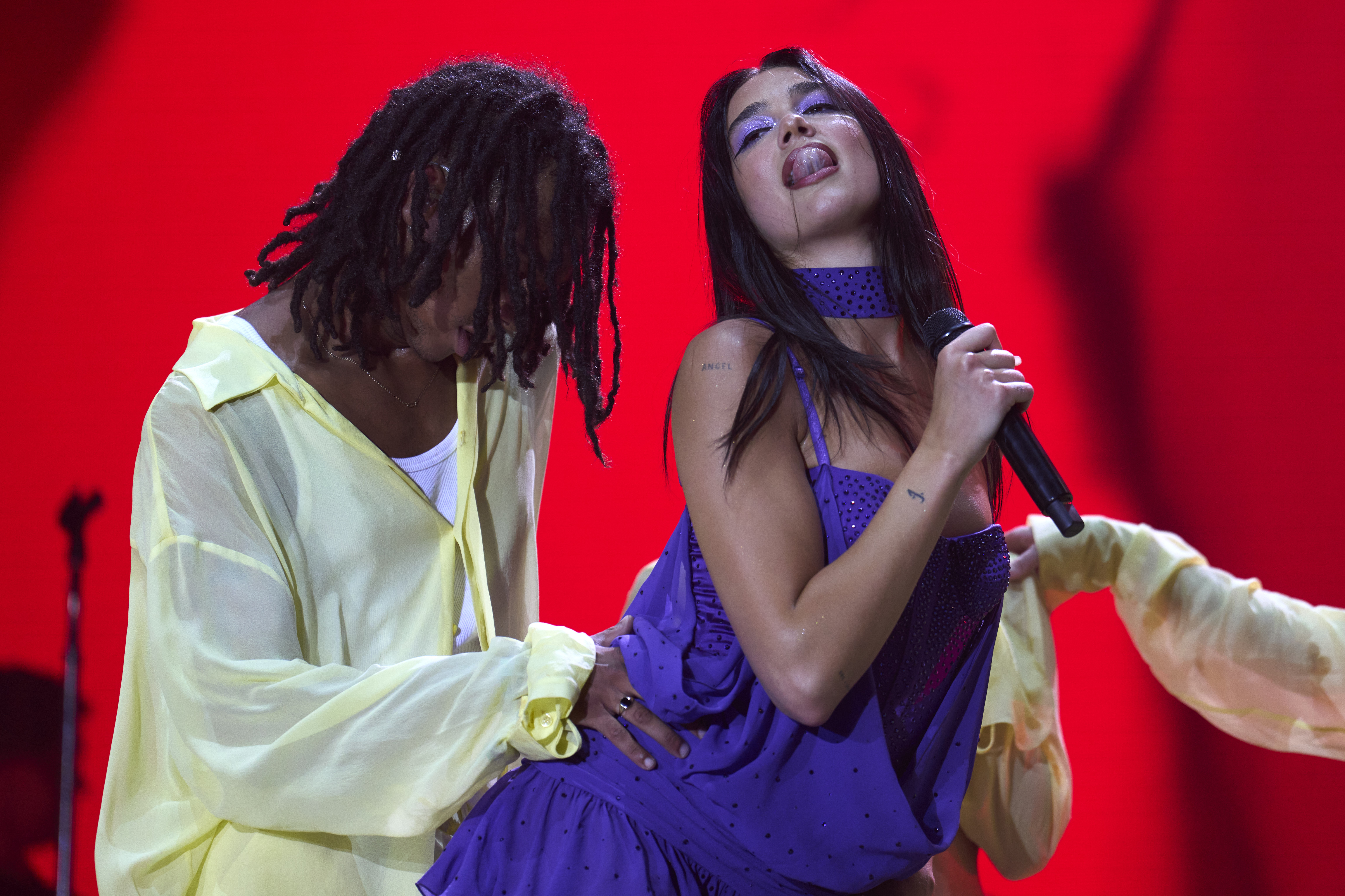 Video | Dua Lipa revolucionó las redes con sensual baile en uno de sus shows