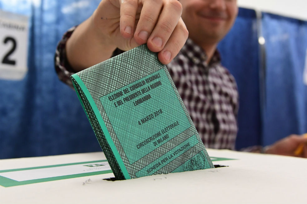 Italia, en incertidumbre tras auge de la derecha y del movimiento antisistema