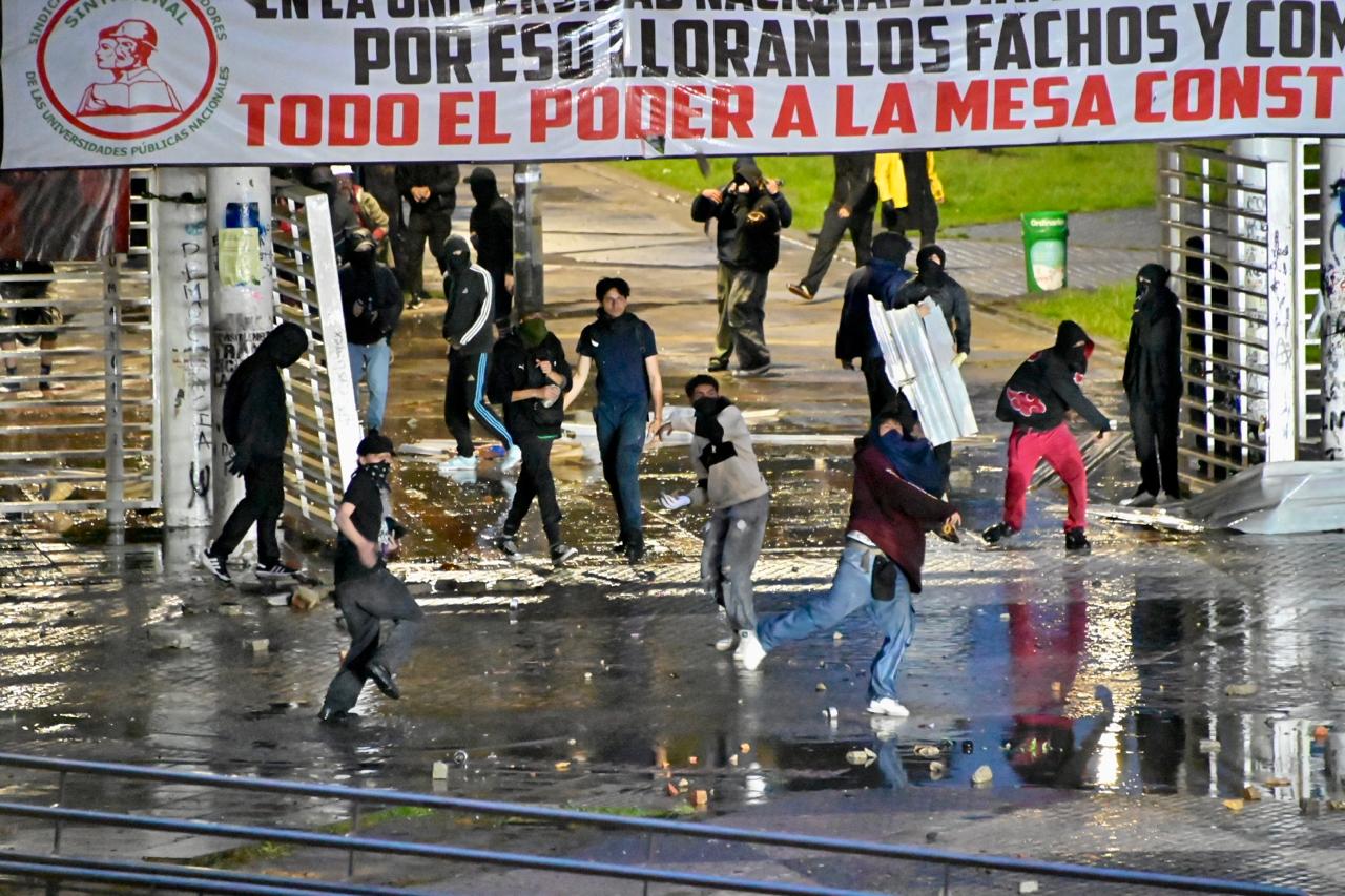 Caos en la NQS: Imágenes de los disturbios en la U. Nacional que colapsaron a Bogotá