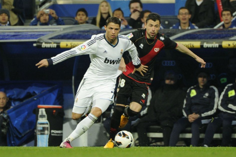 Real Madrid gana con 10 al Rayo y el Atlético no falla en Valladolid