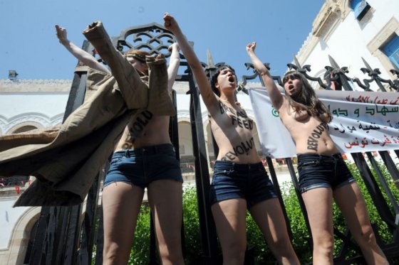 Activistas que mostraron los senos en Túnez serán juzgadas por atentar contra el pudor