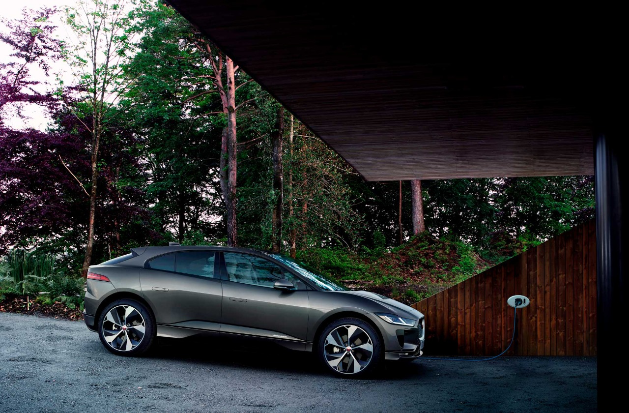 Jaguar Land Rover presentó su proyecto para producir carros eléctricos menos contaminantes