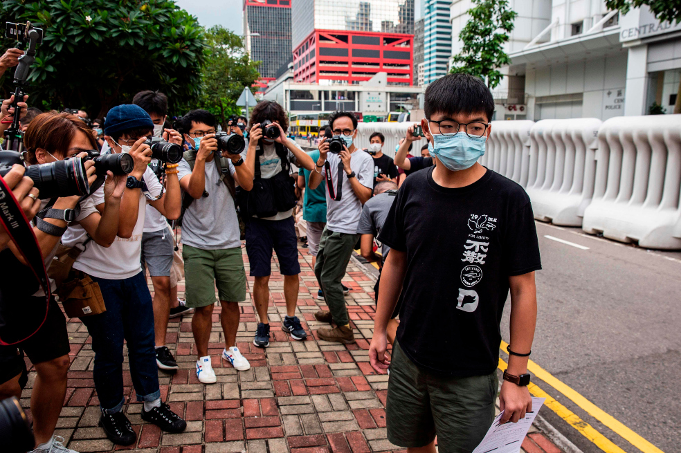 Detención del activista Joshua Wong aumenta la tensión entre Pekín y oposición en Hong Kong