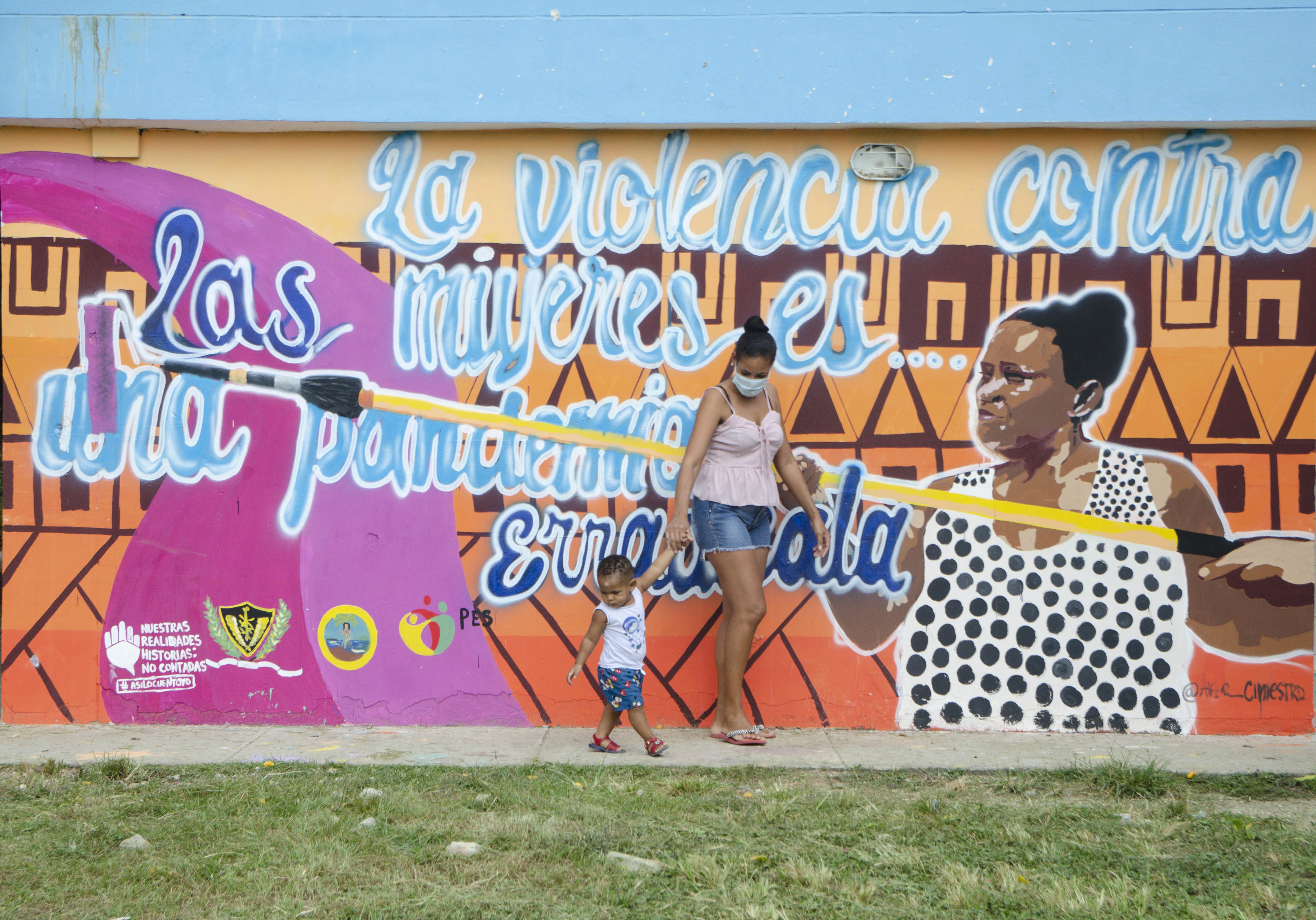 A través de grafitis buscan reescribir historias de barrios vulnerables en Cartagena