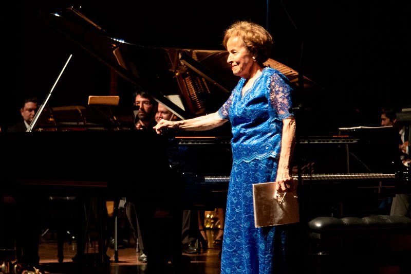 La pianista Blanca Uribe se presentará junto a la Filarmed en concierto virtual