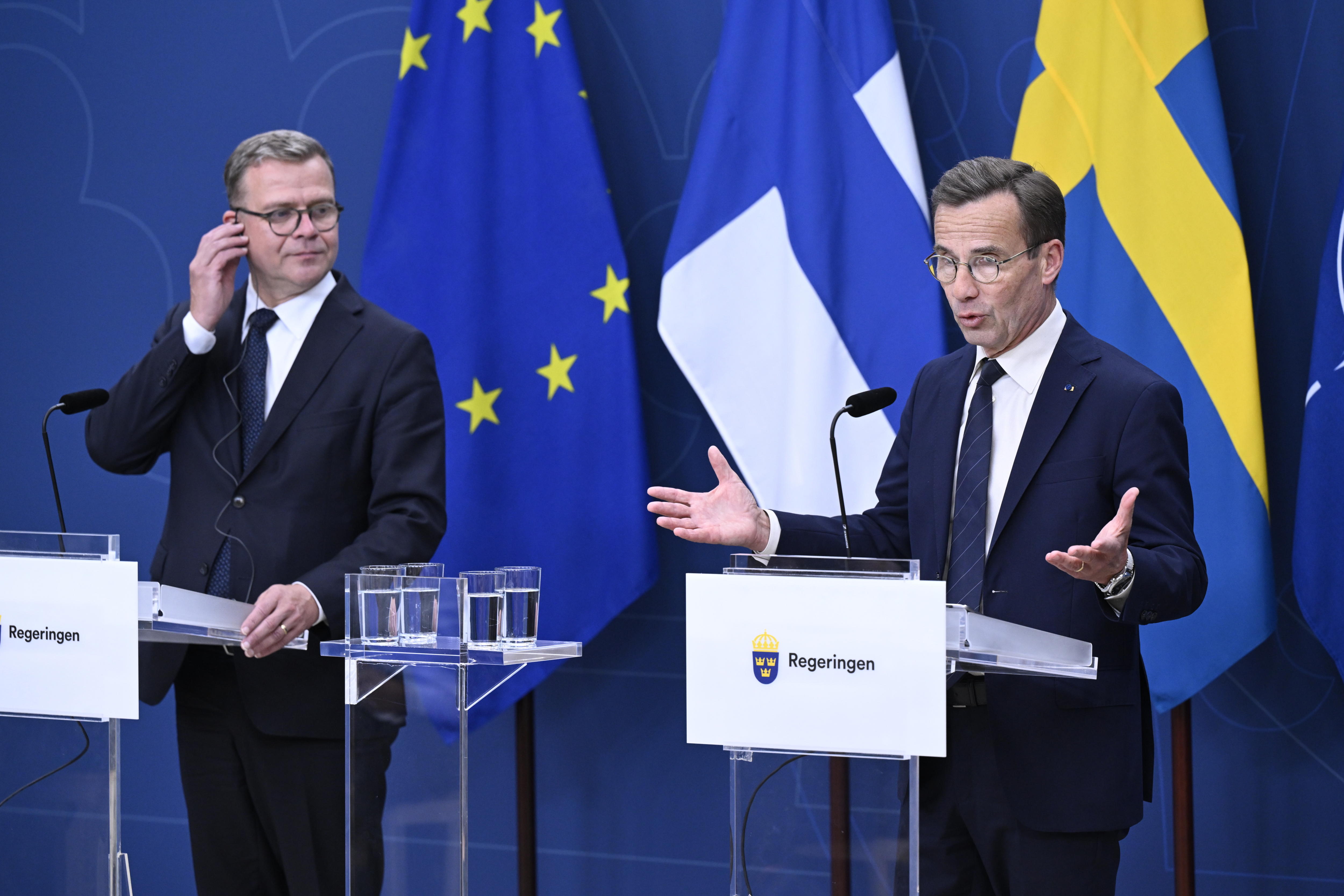 Stockholm (Sweden), 16/09/2024.- Finland's Prime Minister Petteri Orpo (L) and Sweden's Prime Minister Ulf Kristersson address a press conference as they meet at Rosenbad, the government headquarters in Stockholm, Sweden, 16 September 2024. (Finlandia, Suecia, Estocolmo) EFE/EPA/JESSICA GOW SWEDEN OUT