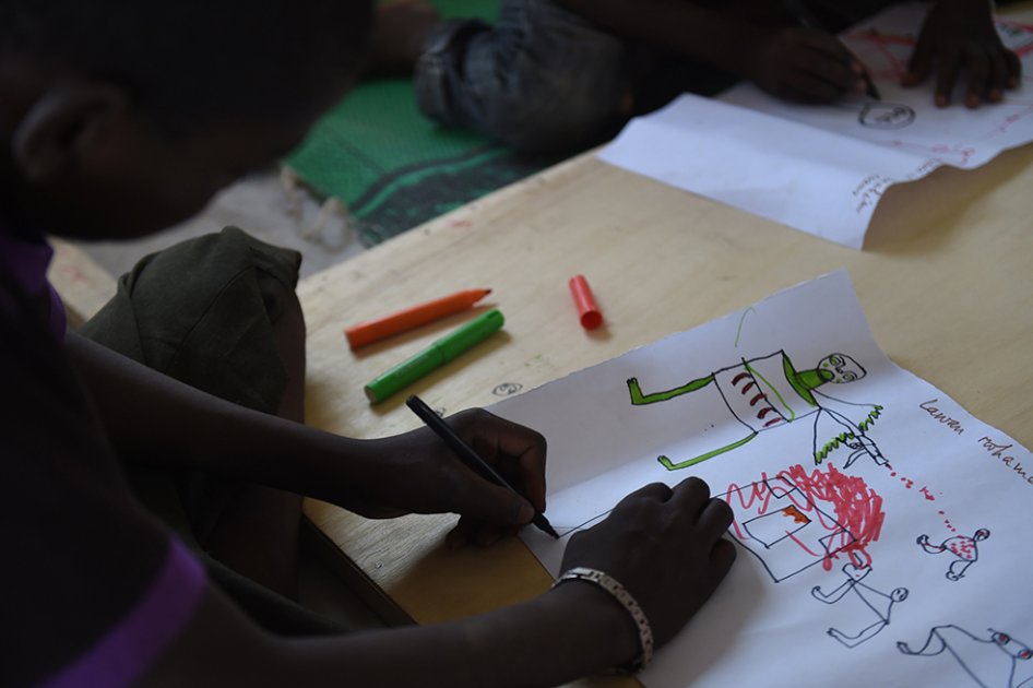 Los niños que dibujan a Boko Haram para ahuyentar los traumas de la violencia