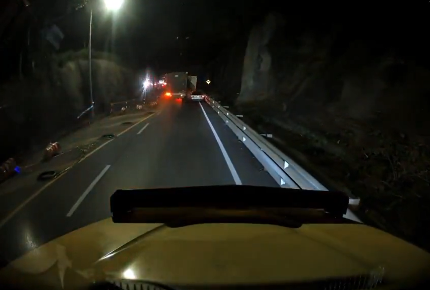Accidente vía La Línea: tractocamión arrolló varios vehículos; hay un muerto
