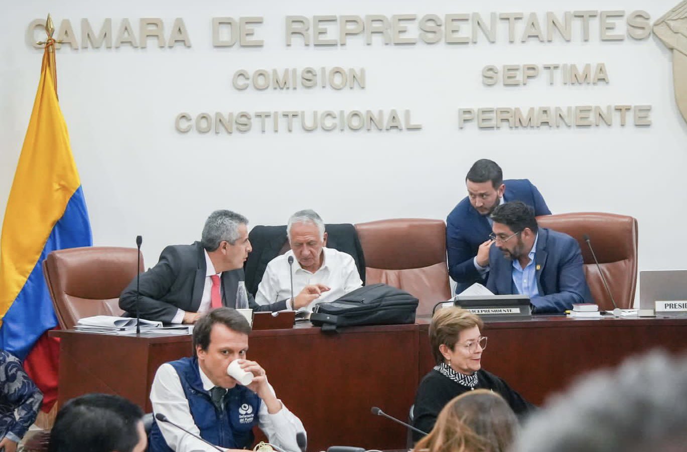 Oposición habla de “pupitrazo” en la reforma a la salud y Gobierno responde