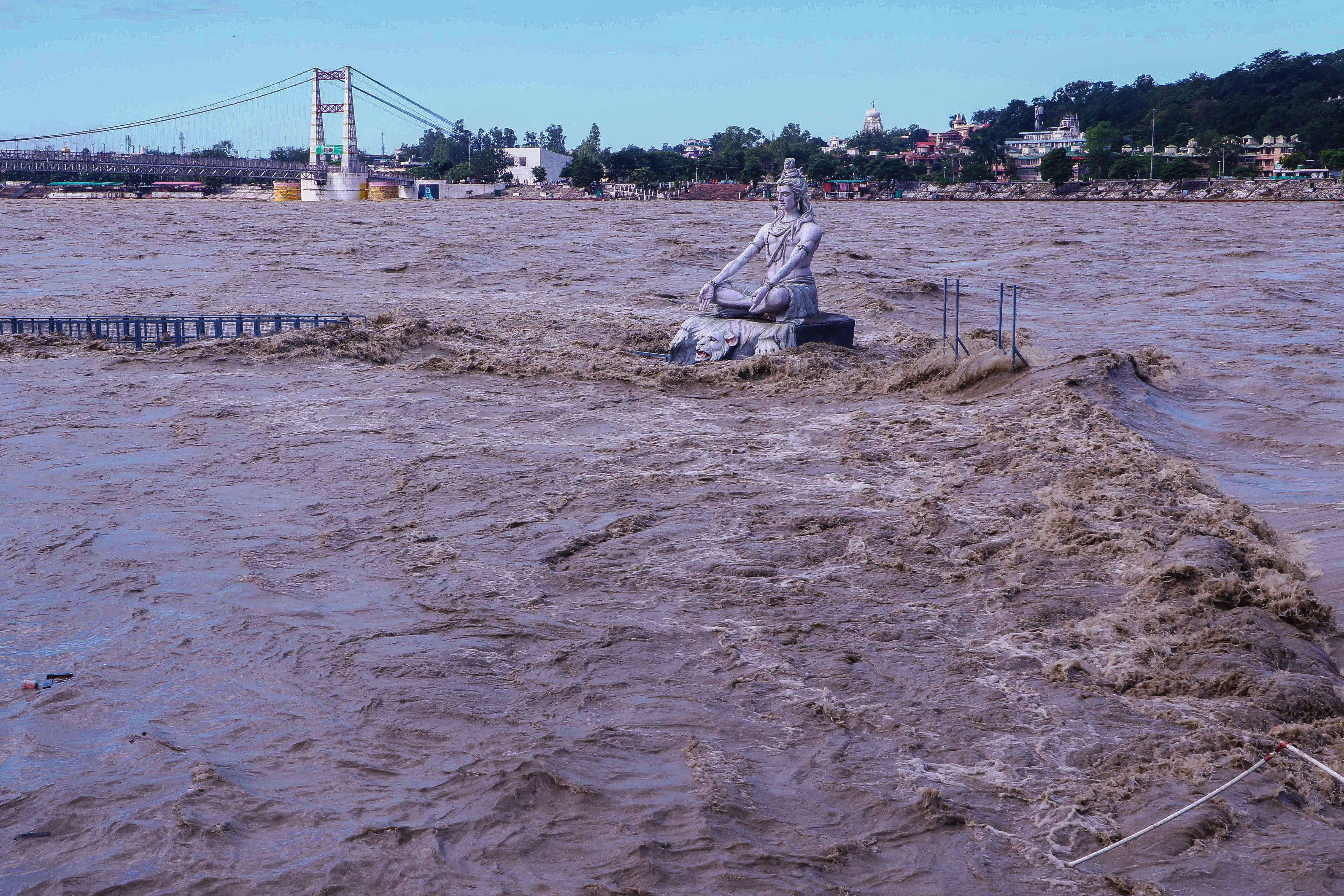 Las inundaciones que ya dejan más de 100 muertos en India y Nepal, en imágenes