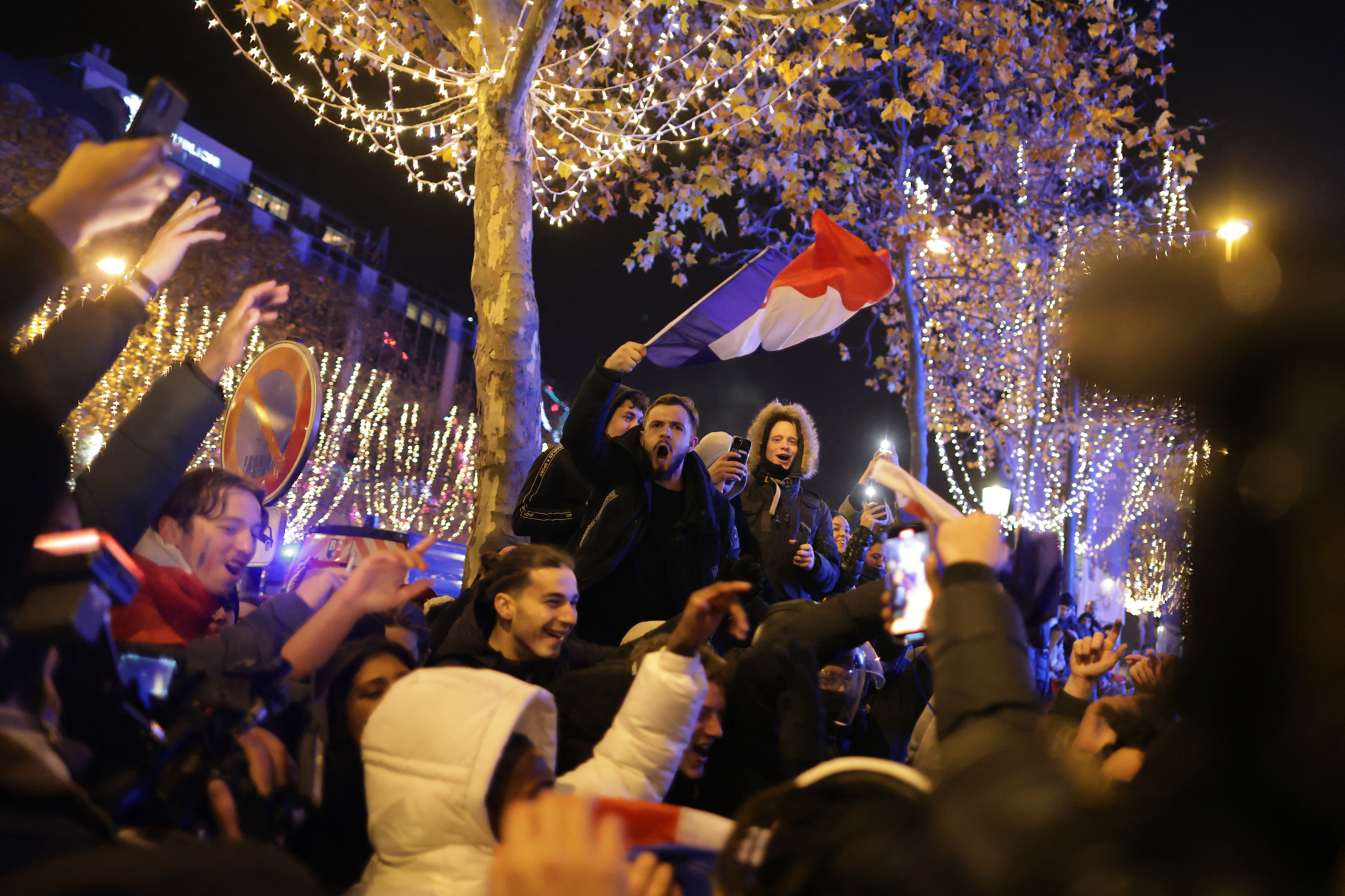 Al menos 266 detenidos por desmanes tras clasificación de Francia en el Mundial
