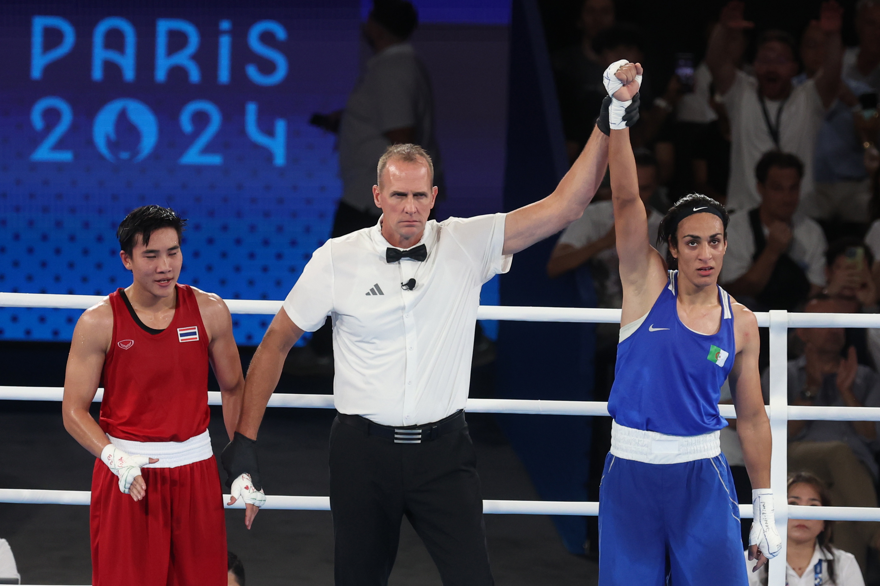 La boxeadora Imane Khelif, inmersa en la polémica, pasa a la final olímpica