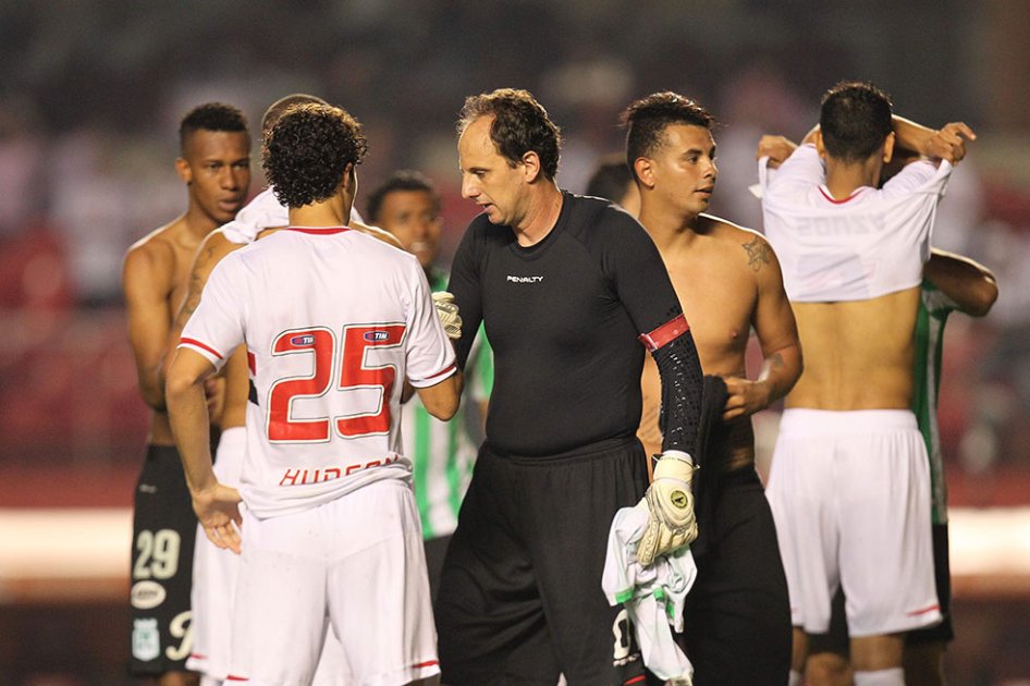 Rogerio Ceni alarga su carrera futbolística