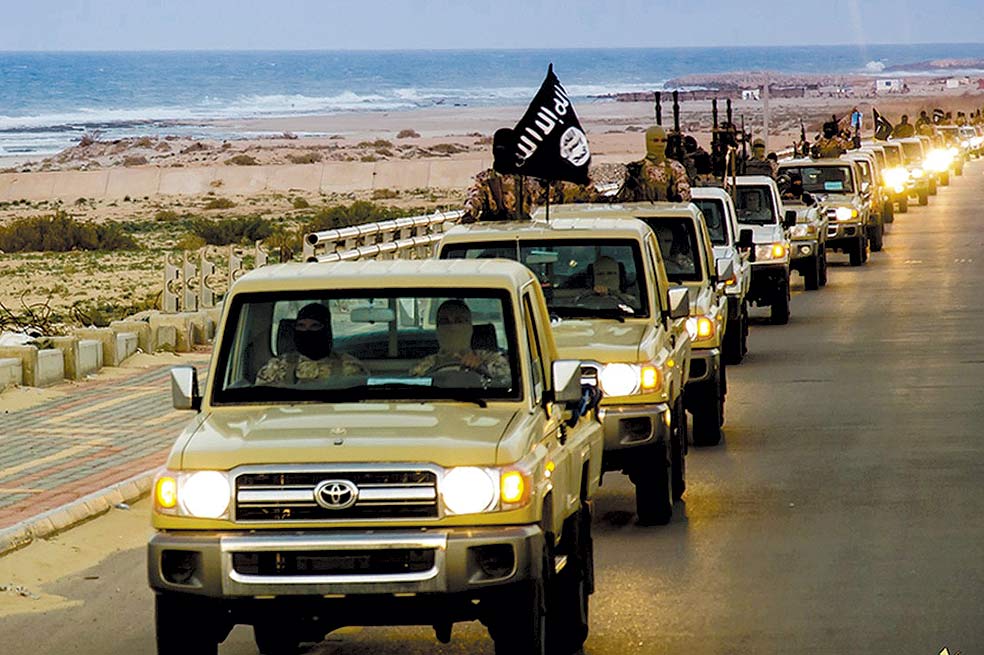 El Estado Islámico muestra su llegada a la ciudad de Sirte, en la costa de Libia, muy cerca de la capital Trípoli. AFP