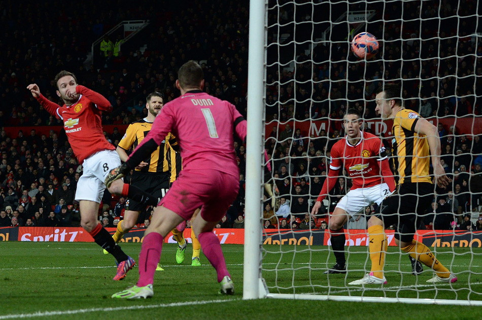 Sin Falcao, Manchester United venció 3-0 al Cambridge