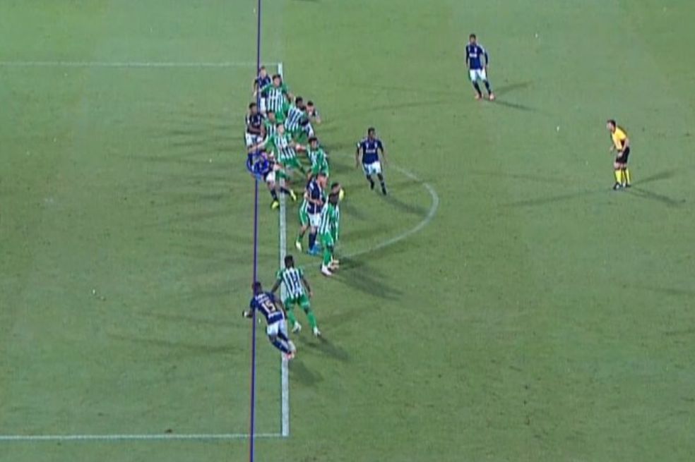 ¿Penalti o fuera de lugar? Polémica en el partido entre Nacional y Millonarios