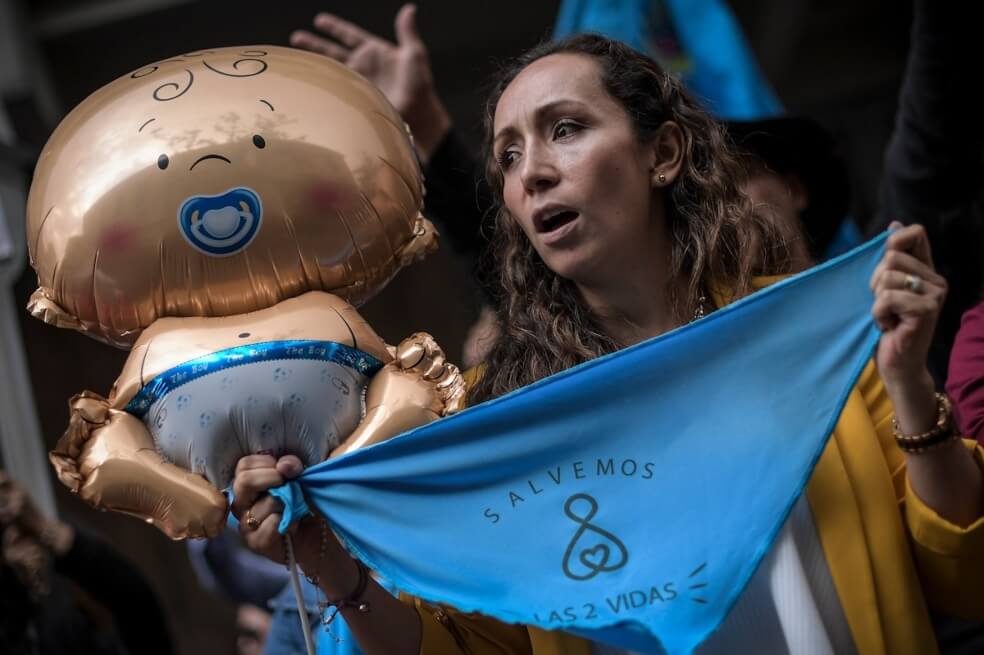 «No existe un derecho fundamental a abortar»: el voto del magistrado Carlos Bernal