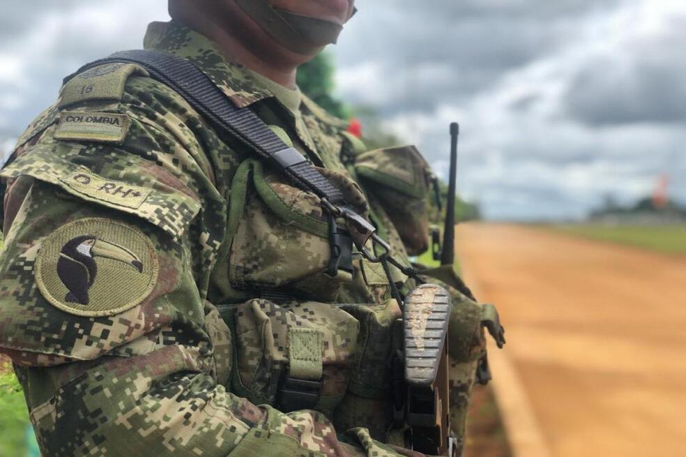Ejército emite alerta por posible atentado con carro bomba en el centro del país