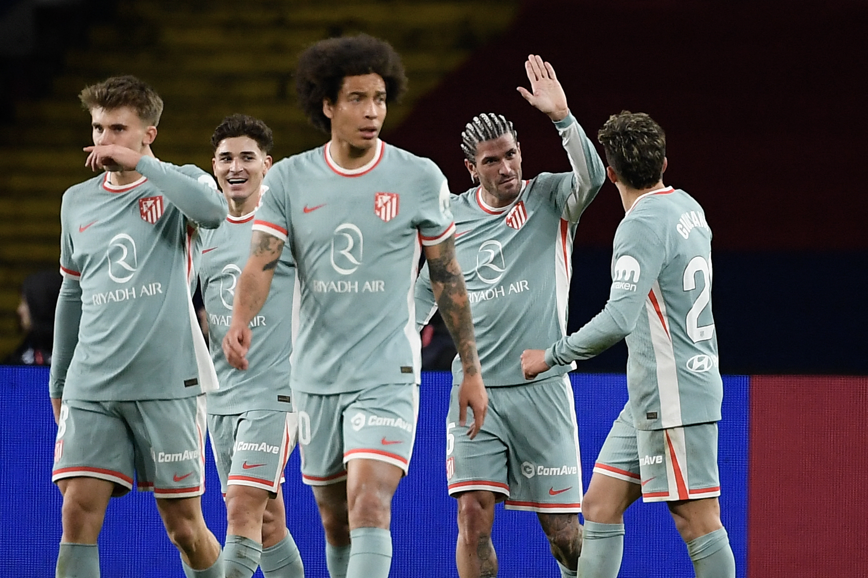 Atlético de Madrid vence al Barcelona y es el nuevo líder de La Liga