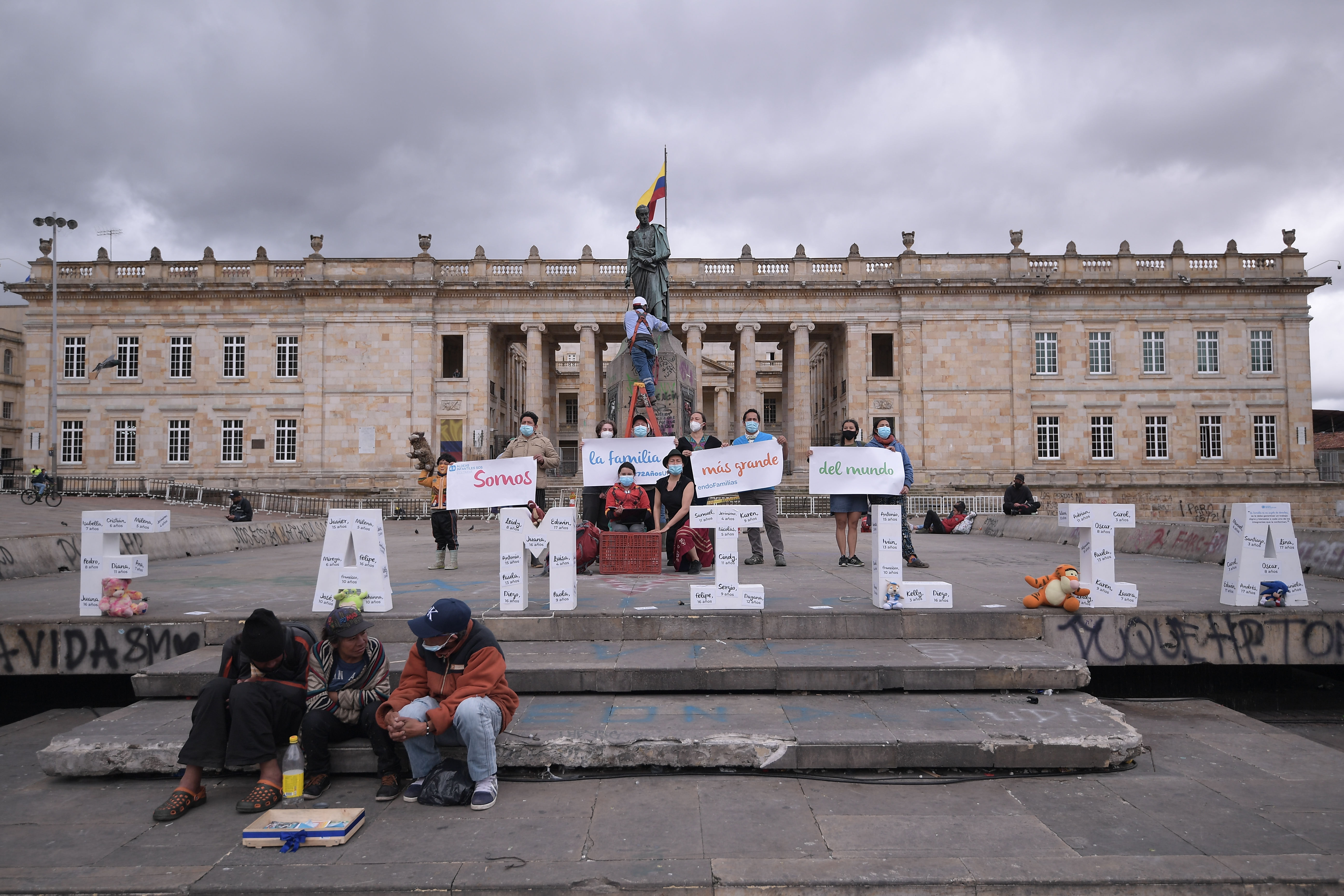 Campañas contra la violencia intrafamiliar en la Plaza de Bolívar de Bogotá.