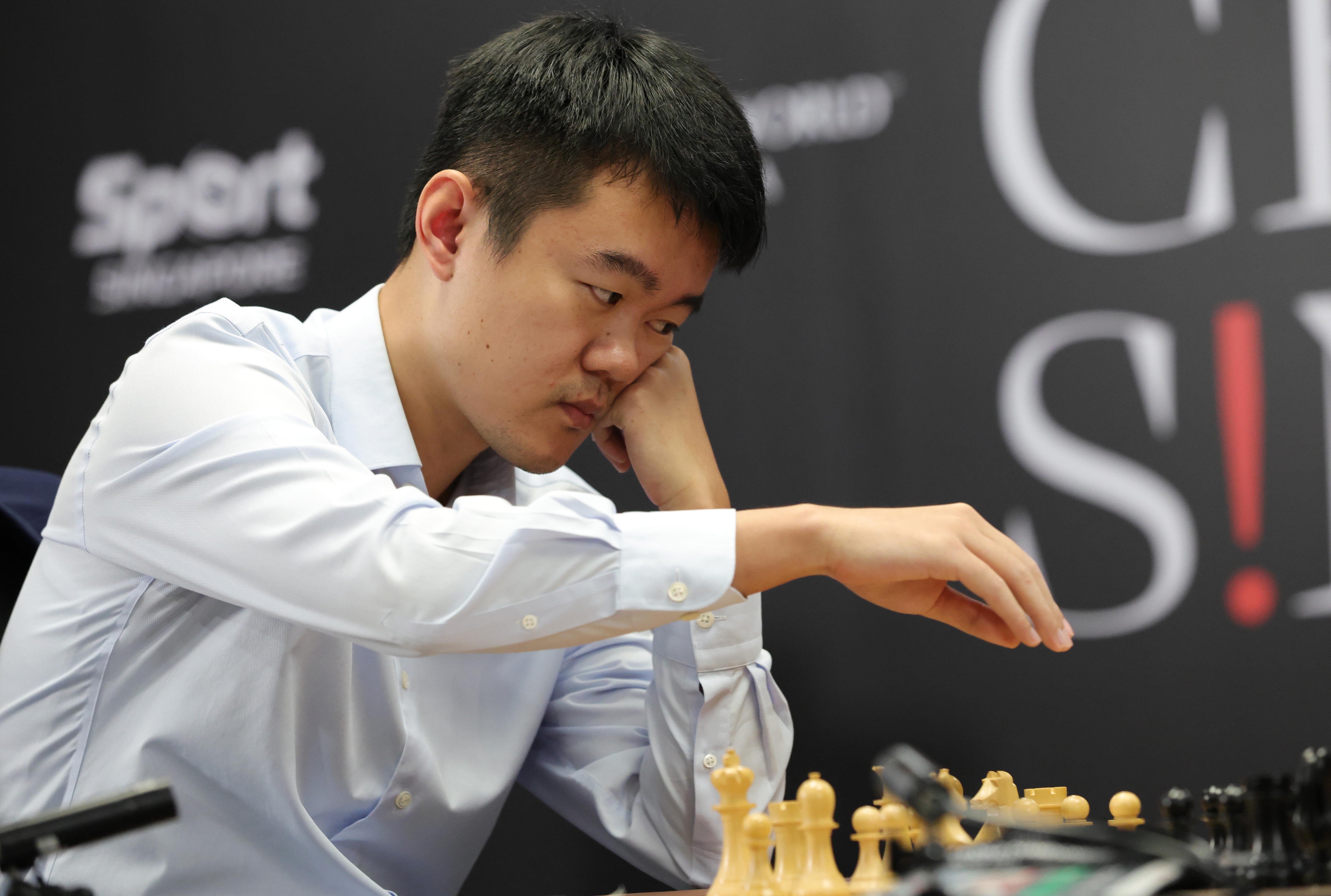 Singapore (Singapore), 12/12/2024.- Chess grandmasters Ding Liren of China competes in Game 14 against Gukesh Dommaraju (not pictured) of India of the FIDE World Chess Championship in Singapore, 12 December 2024. (Singapur, Singapur) EFE/EPA/HOW HWEE YOUNG