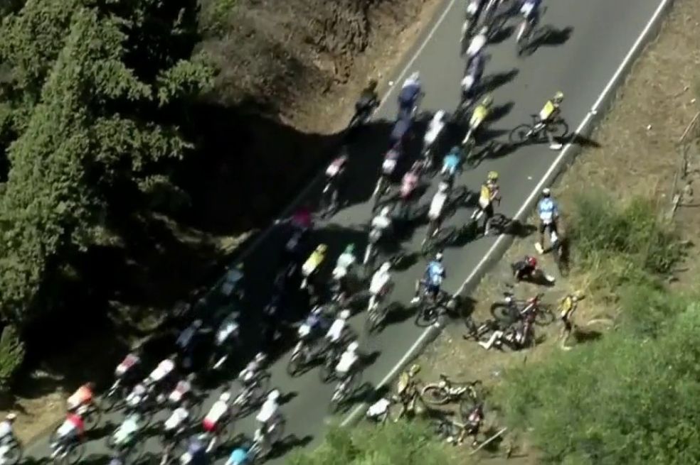 Video: ¡Primoz Roglic al piso! Caída en la Vuelta a España