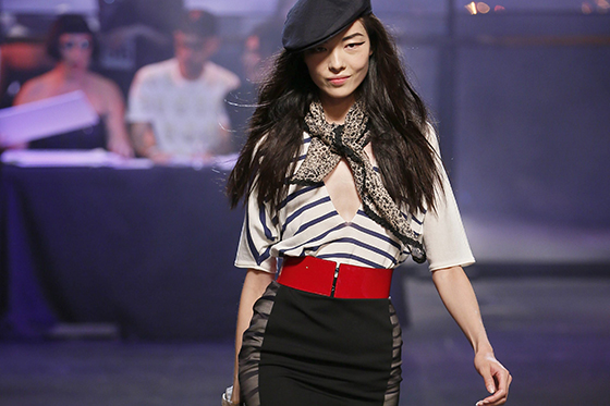 IAN293. Paris (France), 28/09/2013.- A model presents a creation from the Spring/Summer 2014 Ready to Wear Collection by French designer Jean Paul Gaultier, during the Paris Fashion Week, in Paris, France, 28 September 2013. The presentation of the Women's collections runs from 24 September to 02 October. EFE/EPA/IAN LANGSDON
