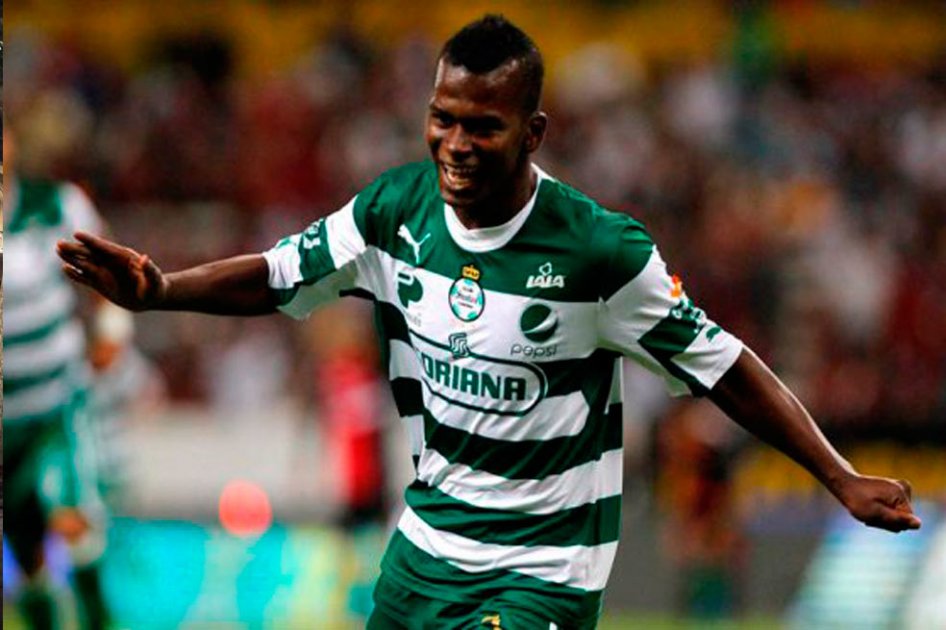 Carlos Darwin Quintero renueva contrato con Santos Laguna