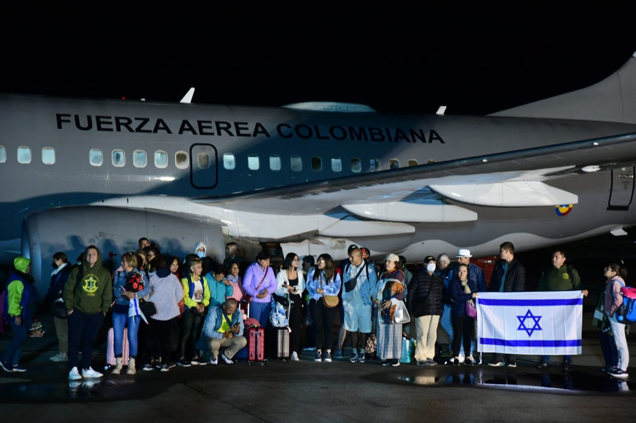 Llegaron a Bogotá los primeros 110 colombianos repatriados desde Israel