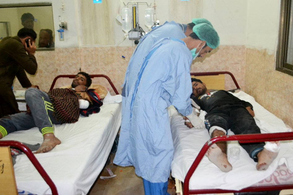 Aumenta a 62 el número de muertos en ataque a escuela de policía en Pakistán