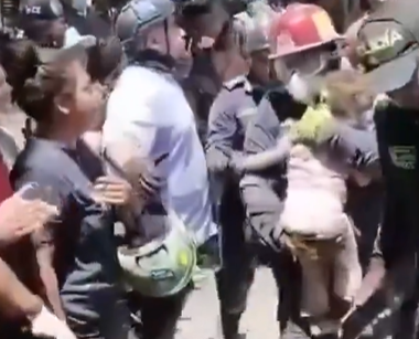 Video viral del rescate de una niña de 3 años sería del primer día del terremoto