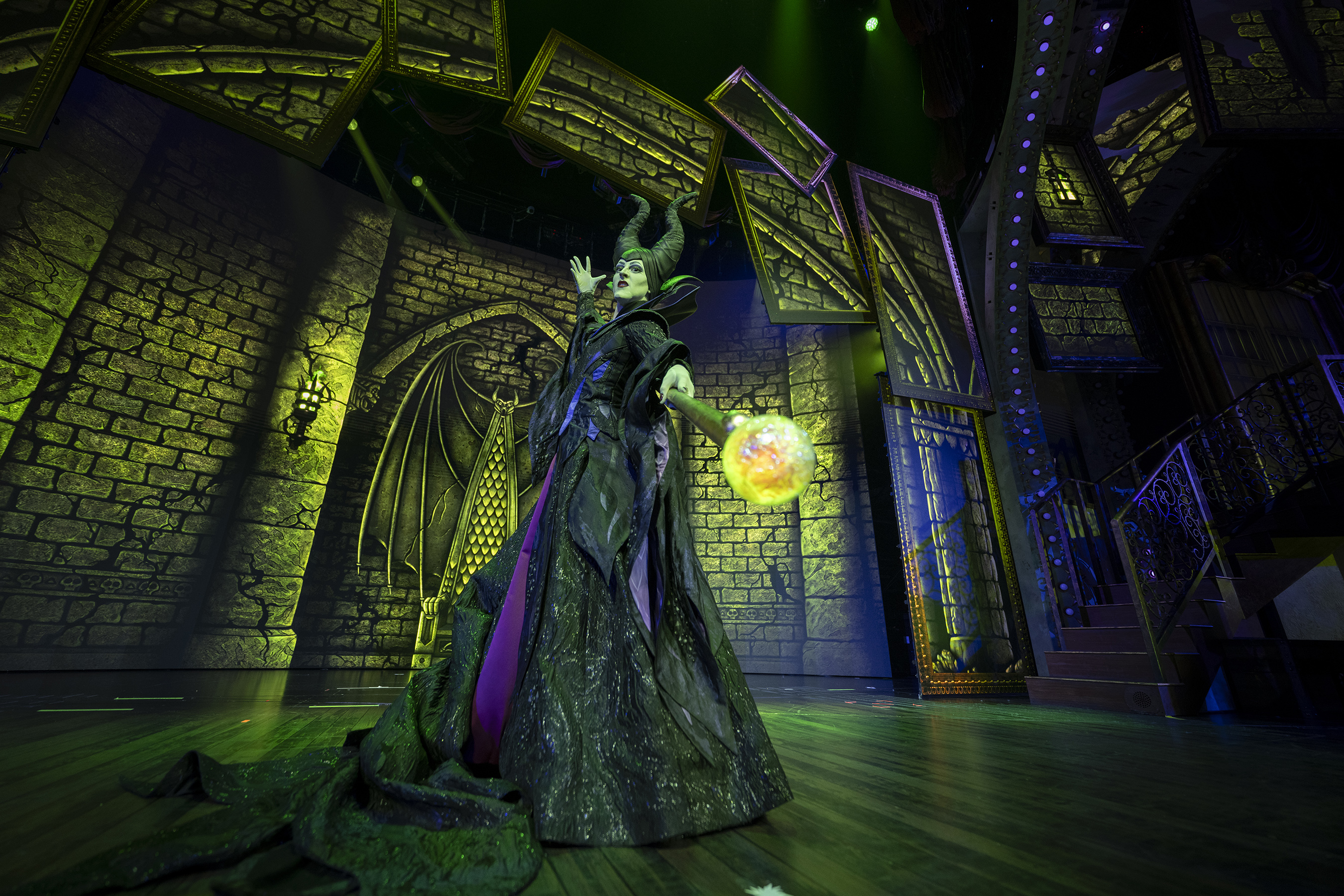 En esta producción envolvente, los villanos de Disney se roban el escenario para demostrar quién ha sido tratado más injustamente.