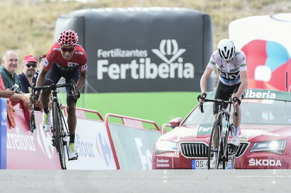 Nairo Quintana soportó todos los ataques de Froome en el Alto de Aitana y en la meta pasó primero confirmando que es el mejor de la Vuelta a España 2016. / AFP