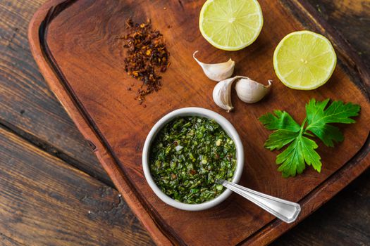 Disfruta de un exquisito chimichurri en solo cinco pasos
