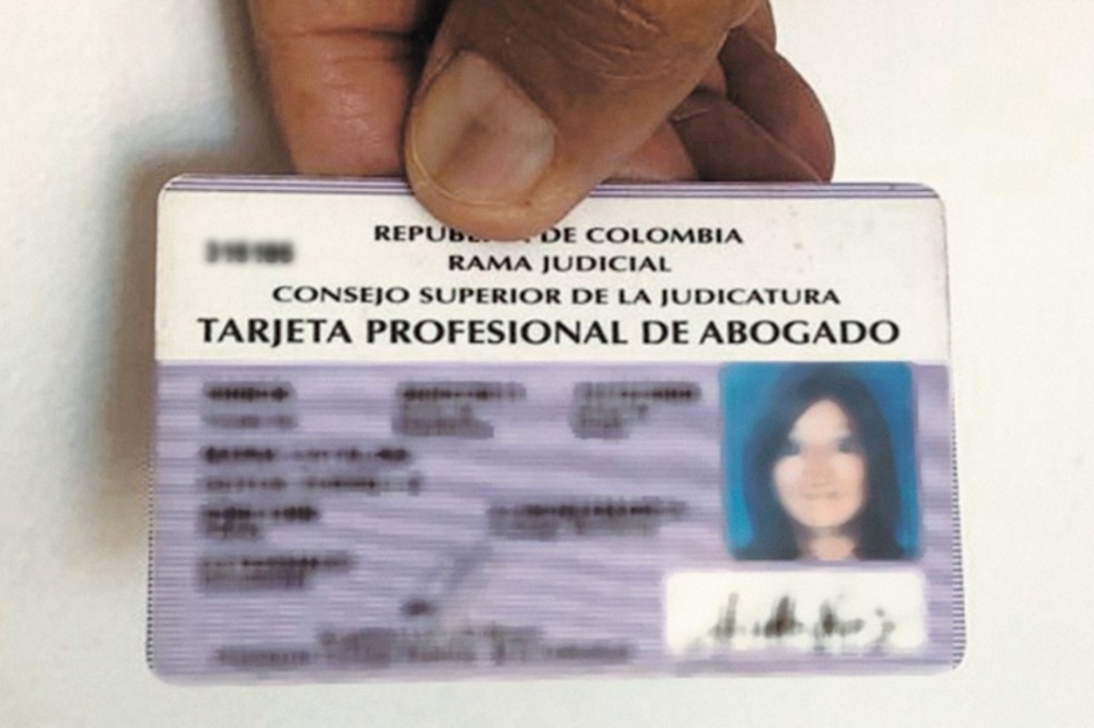 Tarjeta profesional de abogado: causales de suspensión o cancelación