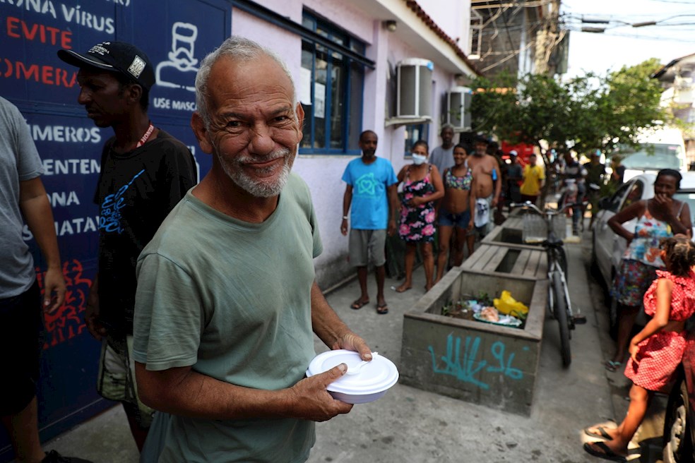Favelas de Río de Janeiro se impone la nueva (vieja) normalidad