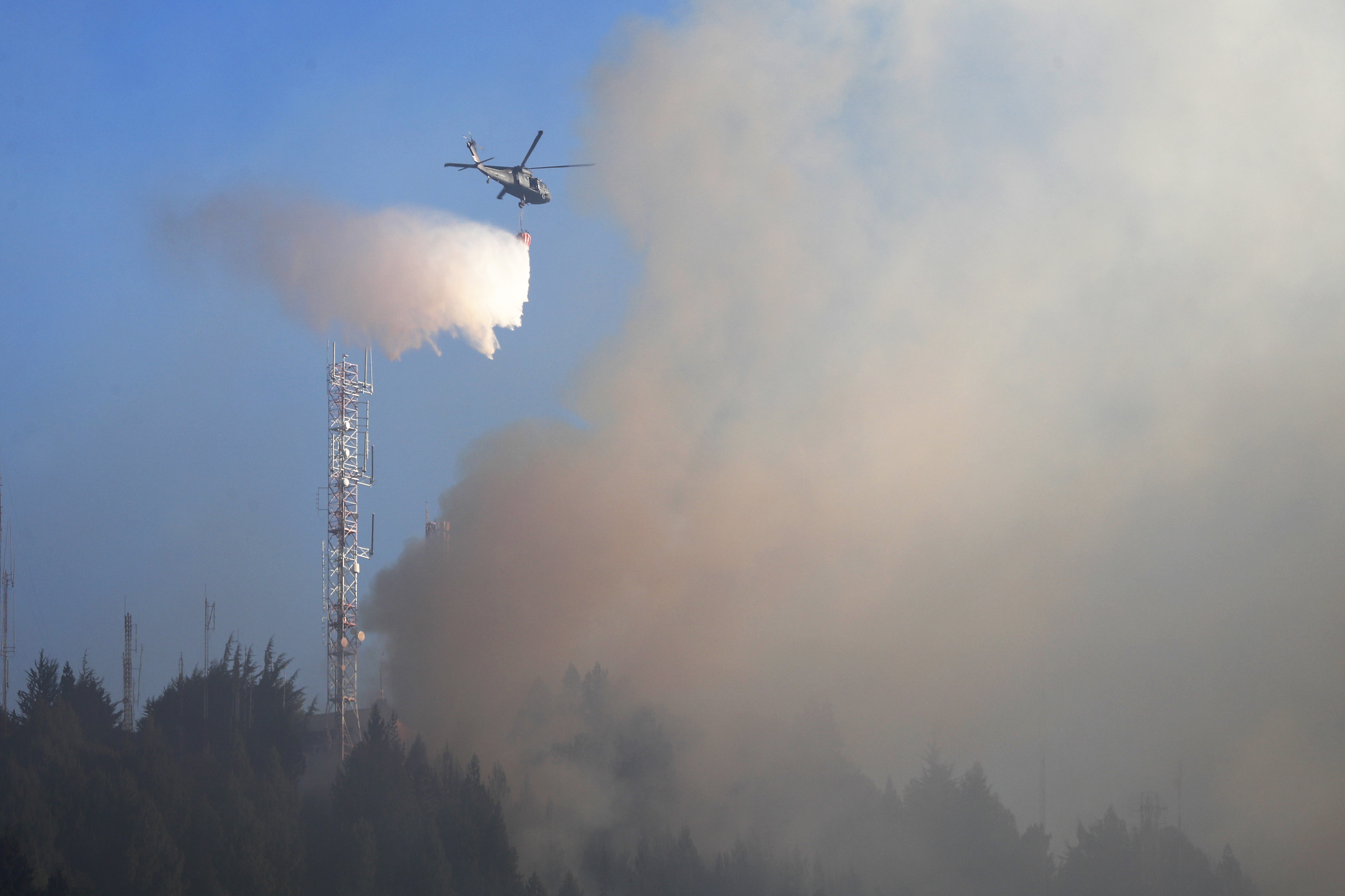Estados Unidos, Chile, Perú y Canadá envían ayuda por incendios en Colombia