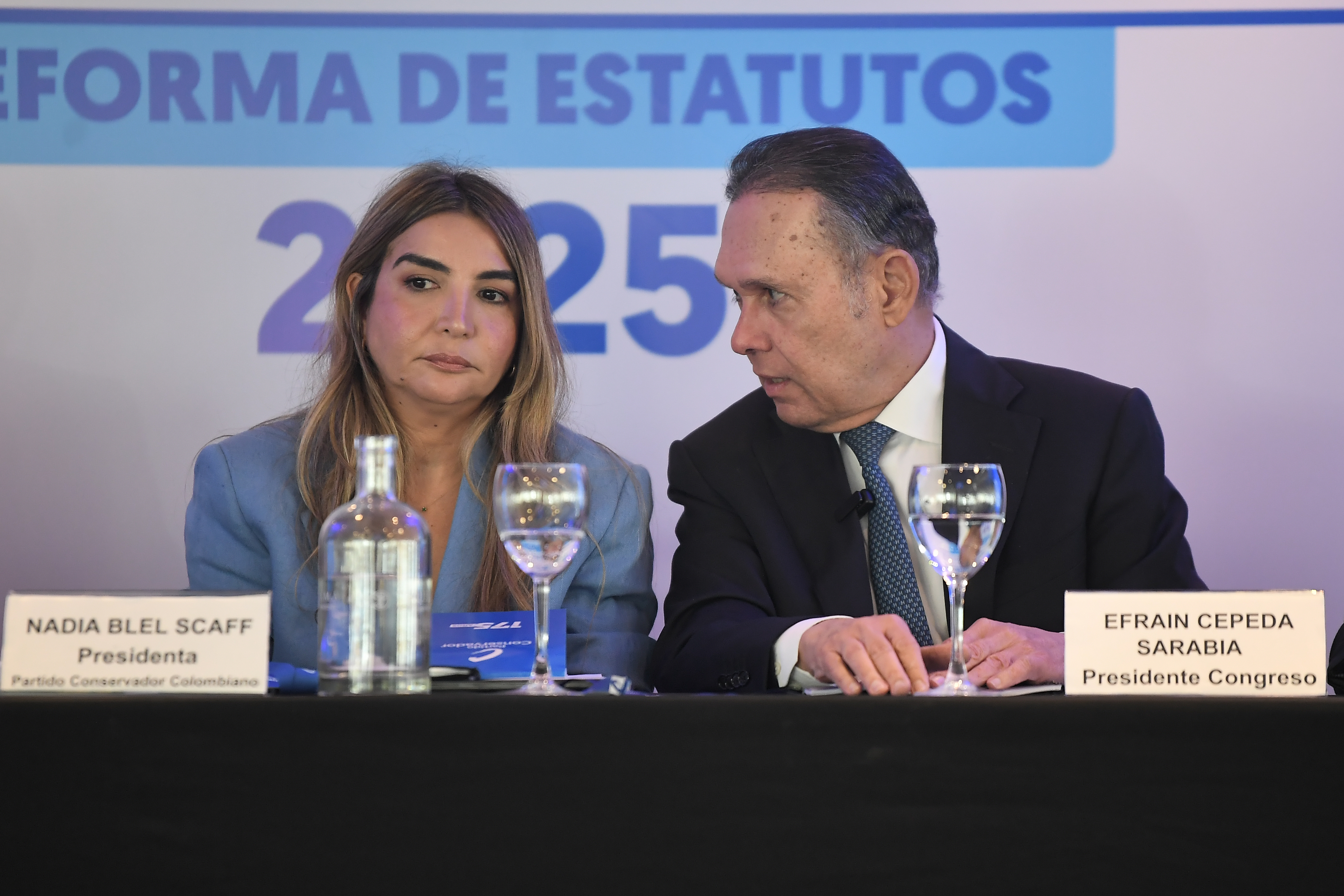 Conservadores piden al partido abrir postulaciones presidenciales para competirle a Cepeda