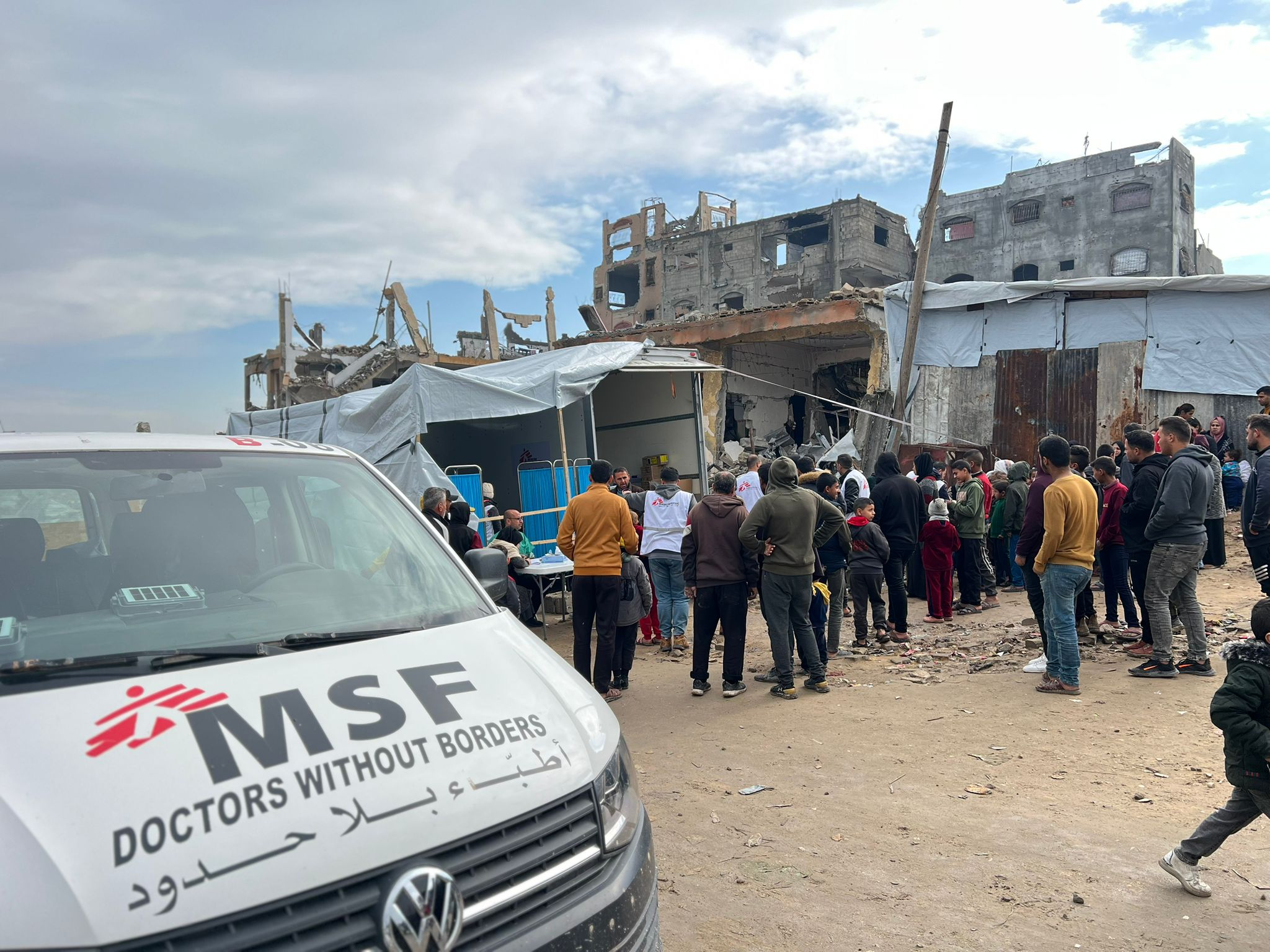Médicos Sin Fronteras: es “ridículamente insuficiente” la entrada de ayuda a Gaza