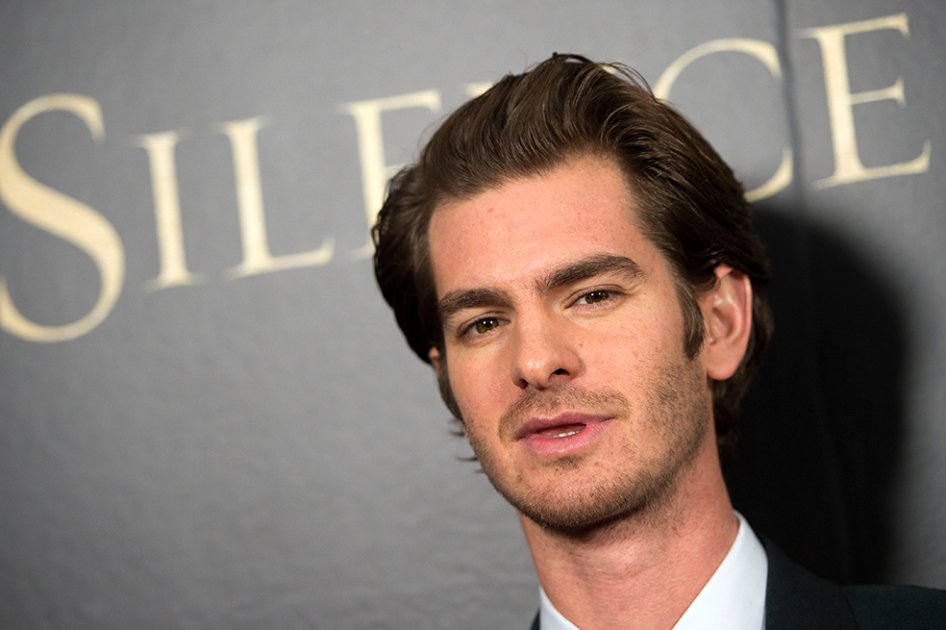Andrew Garfield habla sobre su beso con Ryan Reynolds