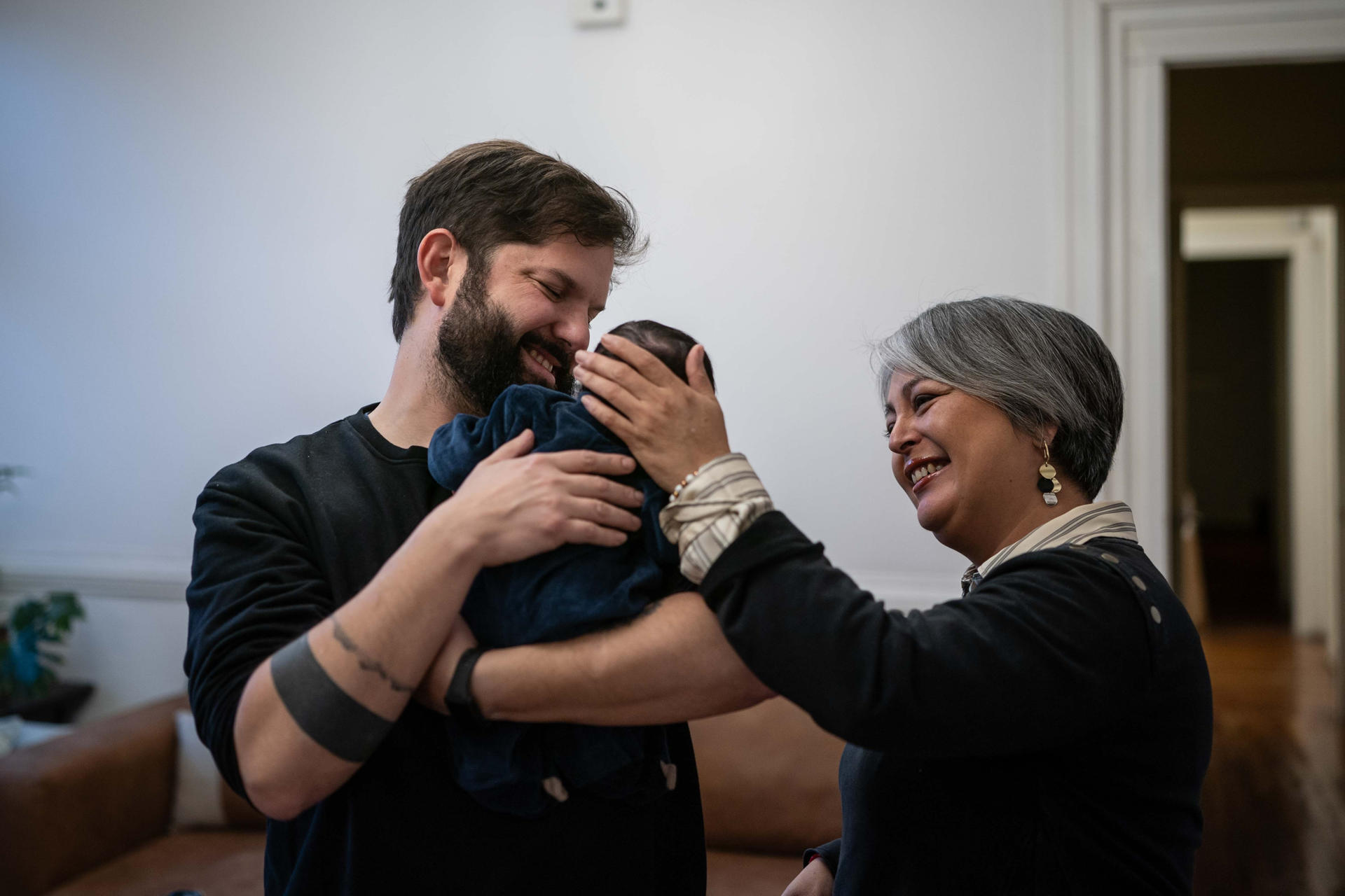 Comunista y exministra: ella es la candidata presidencial de la izquierda en Chile